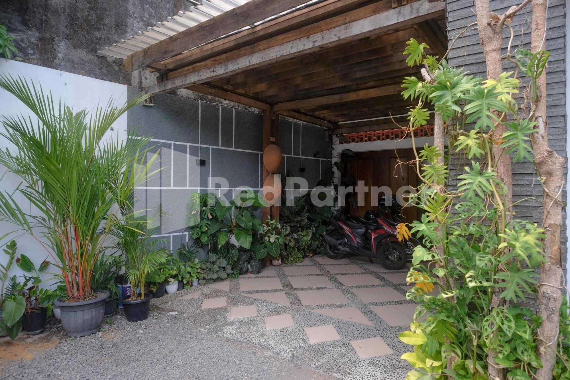 Ndliman House Near Ugm Jogja Mitra Reddoorz Hotel Kejayan Eksteriør billede